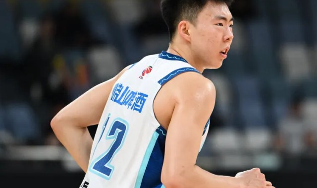 开云官方直播-段昂君全场出战27分钟，投篮13中5，三分9中4得到14分1篮板