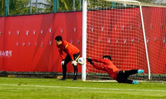 国字号热身赛：刘洋高天意建功 大哥两球胜U23国足