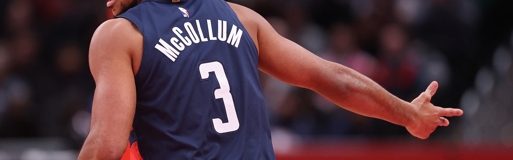 特雷·杨改穿3号！奇才前两任3号分别是CJ·麦科勒姆和比尔！