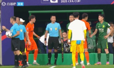 替补登场战旧主！侯永永替补上场，国安玉昆半场各换2人